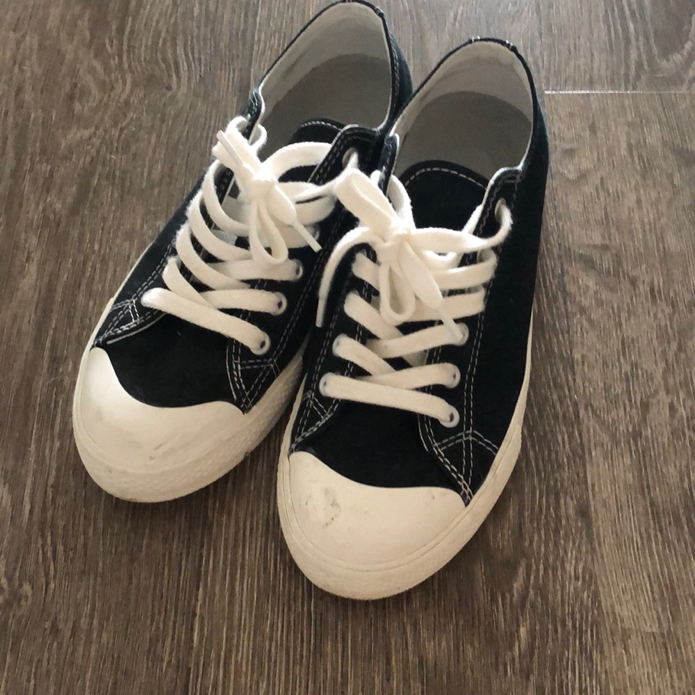 Muji shoes very good condition size 6
